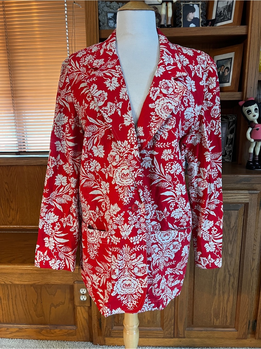 Vintage Cathy Daniels red and white floral blazer